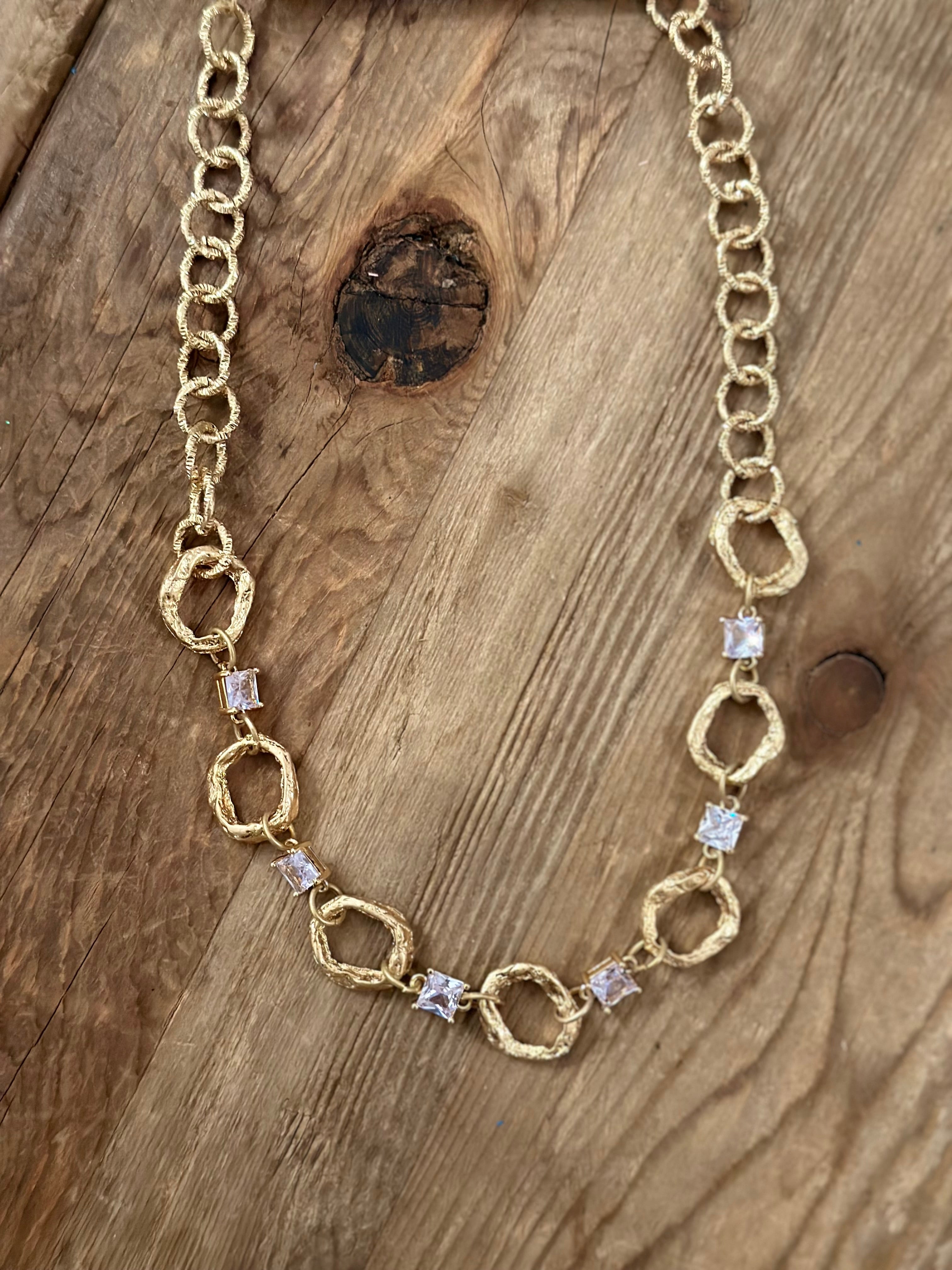 Chain Circle Necklace With Crystals