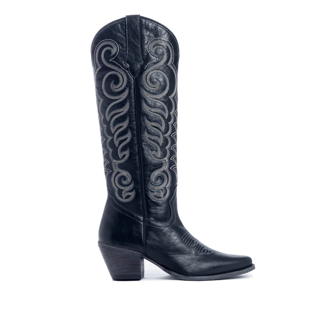 Nalejandra Cowgirl Western Boots in Black
