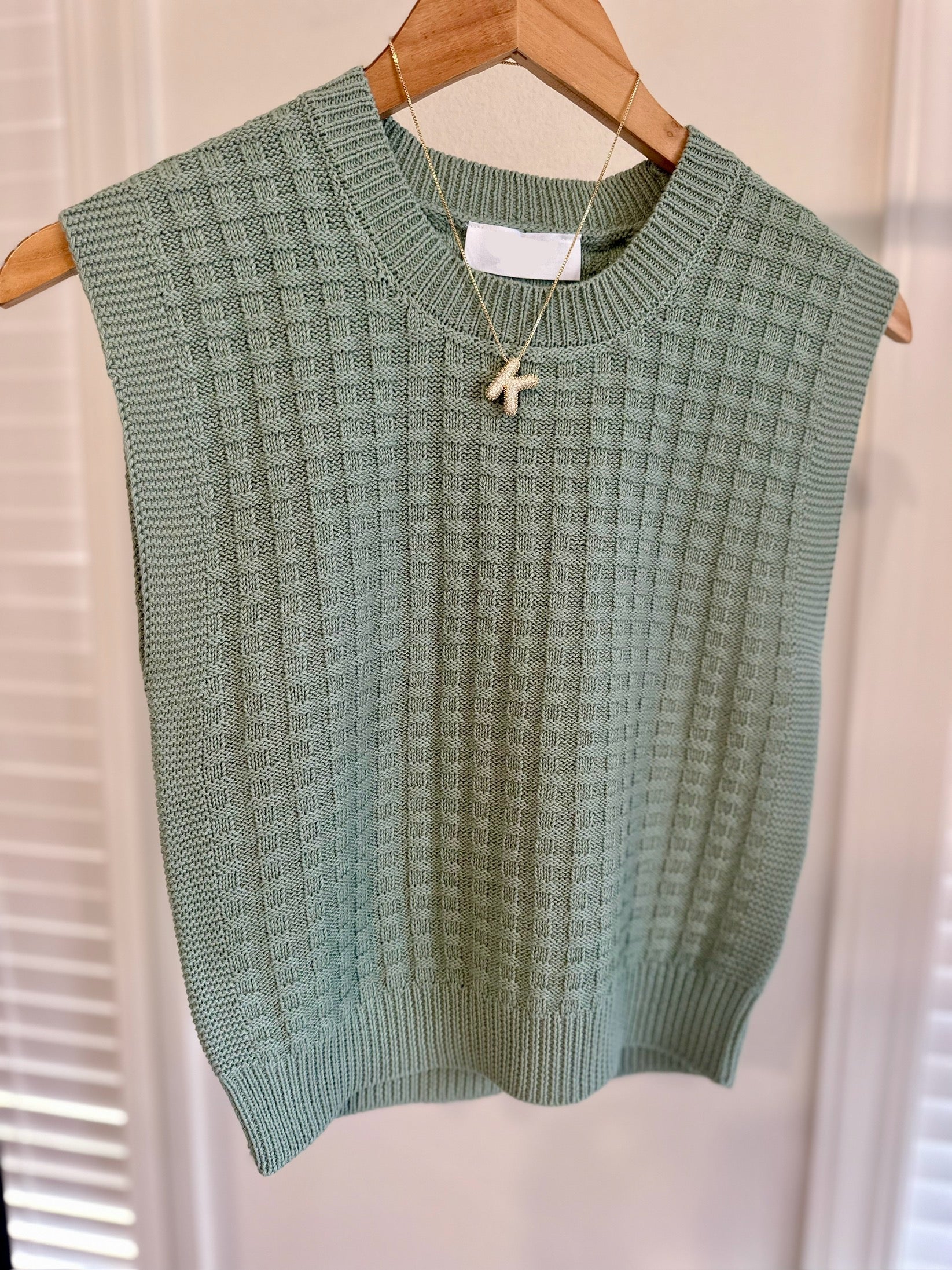 Bentley Sleevless Sweater In Sage